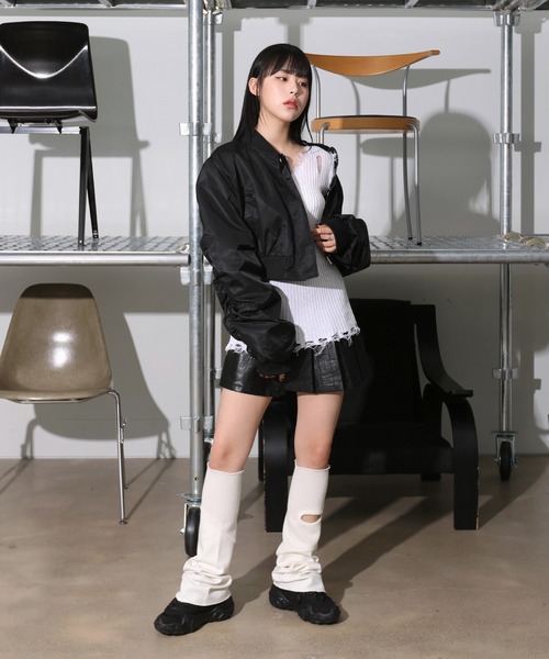 FOLLOWIN（フォロウィン）の「[季節の変わり目に必須アイテム！]シャーリングスリーブカジュアル＆クロップドエアジャンパーブルゾン（ブルゾン・レディース・カーキ/ブラック・FREE）」の22枚目の写真