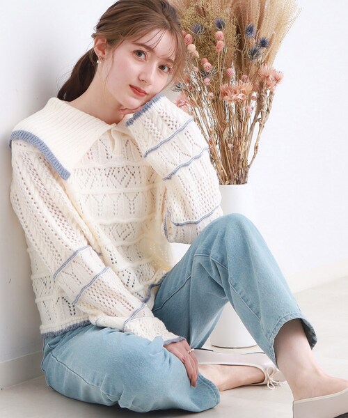 couture brooch（クチュールブローチ）の「◆透かし編みビッグカラーニット（ニット/セーター・レディース・オフホワイト/ピンク系/チャコールグレー・38）」の2枚目の写真