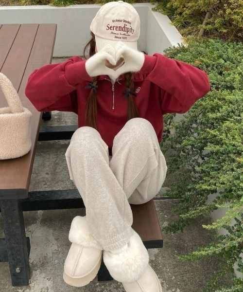 BEIDELLI（ベイデリー）の「[BELLIDE MADE] ワンポイント刺繍ハーフジップアップセミクロップドスウェット（スウェット・レディース・ネイビー/オートミール/ワインレッド/グレー・FREE）」の6枚目の写真