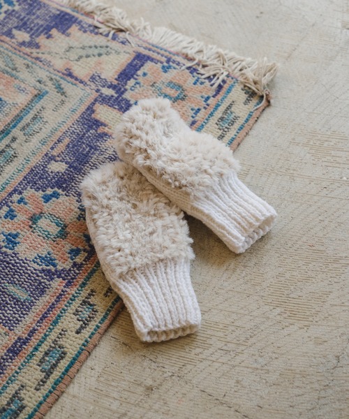 Kastane(カスタネ)の「【2023AWカタログ掲載】ファーニットアームウォーマー(アームカバー・レディース・グレー/アイボリー・FREE)」の6枚目の写真