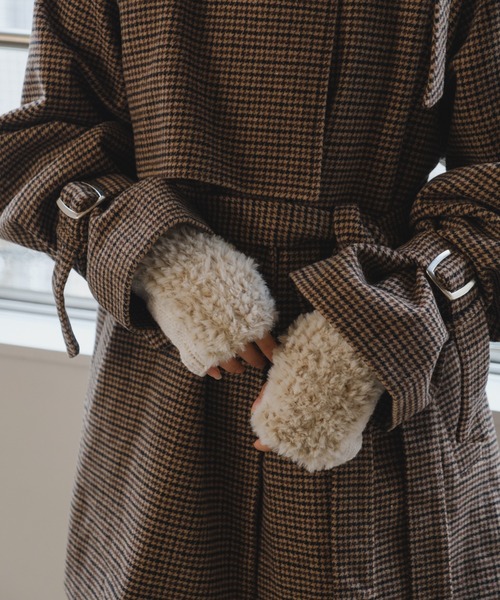 Kastane(カスタネ)の「【2023AWカタログ掲載】ファーニットアームウォーマー(アームカバー・レディース・グレー/アイボリー・FREE)」の4枚目の写真