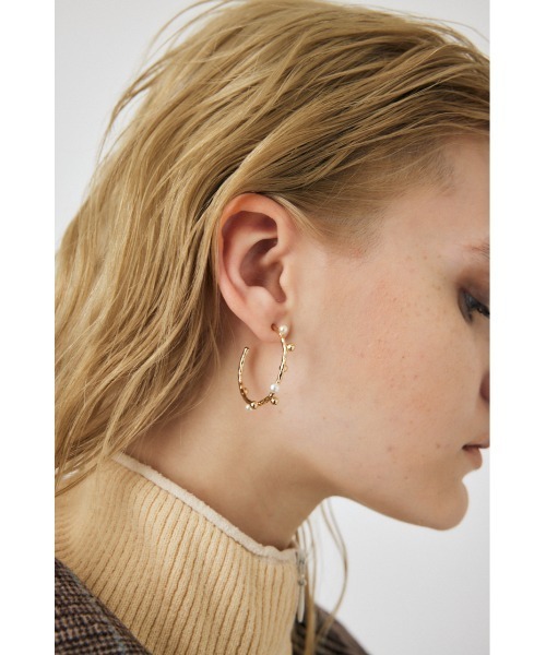 MOUSSY(マウジー)の「GRAINS HOOP イヤリング(ピアス(両耳用)・レディース・シルバー/ゴールド・FREE)」の3枚目の写真