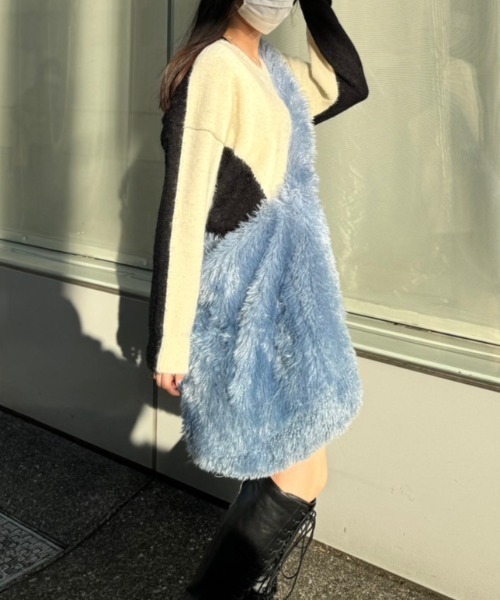 nemne store(ネンネストア)の「モンスターファーバッグ(ショルダーバッグ・レディース・ピンク/ブルー/アイボリー・フリー)」の9枚目の写真
