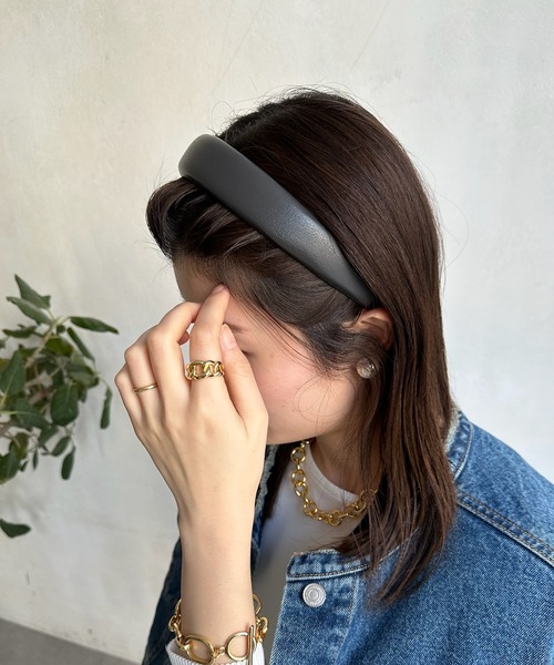 DouDou(ドゥドゥ)の「フェイクレザーカチューシャ(カチューシャ・レディース・グレー/ブラック・FREE)」の4枚目の写真