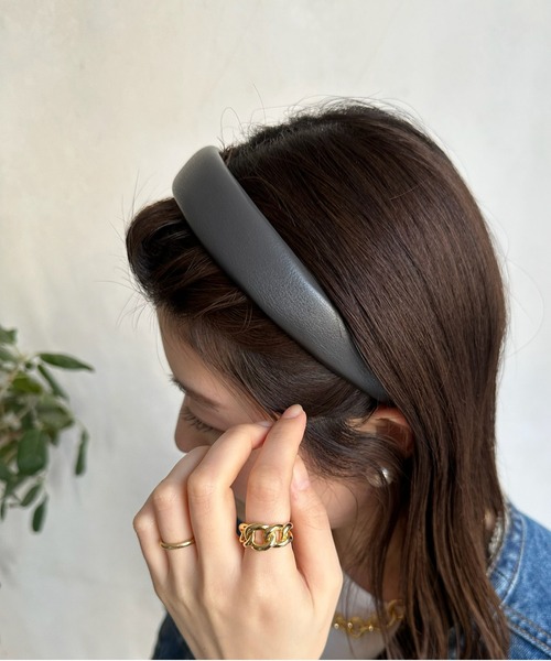 DouDou(ドゥドゥ)の「フェイクレザーカチューシャ(カチューシャ・レディース・グレー/ブラック・FREE)」の5枚目の写真