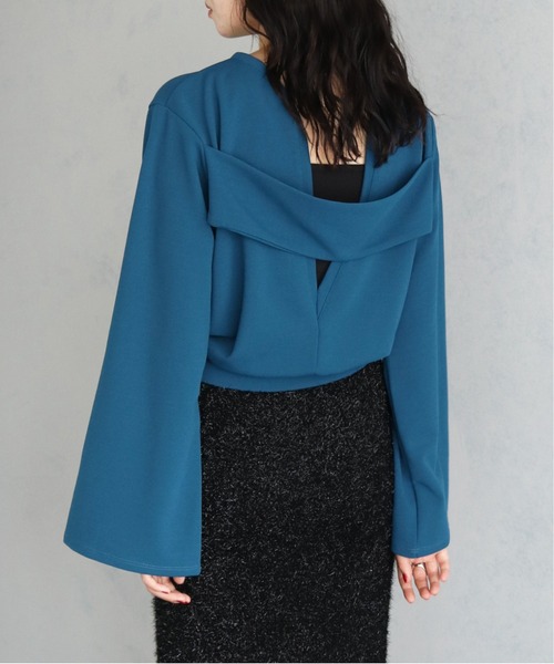 cheriella(シェリエラ)の「【cheriella】WEB限定カットジョーゼットバックデザインプルオーバー(Tシャツ/カットソー・レディース・ブラック/オフホワイト/ブルー・M)」の3枚目の写真