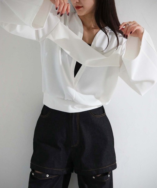 cheriella(シェリエラ)の「【cheriella】WEB限定カットジョーゼットバックデザインプルオーバー(Tシャツ/カットソー・レディース・ブラック/オフホワイト/ブルー・M)」の14枚目の写真