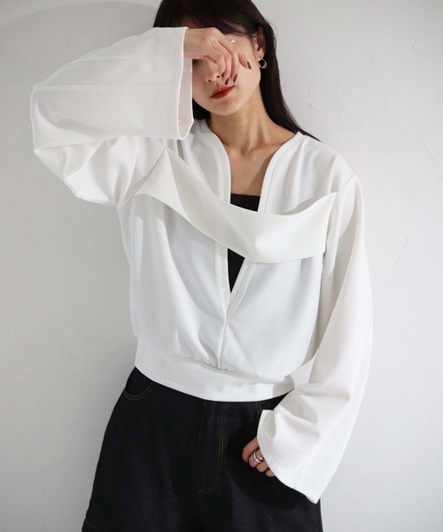 cheriella(シェリエラ)の「【cheriella】WEB限定カットジョーゼットバックデザインプルオーバー(Tシャツ/カットソー・レディース・ブラック/オフホワイト/ブルー・M)」の13枚目の写真