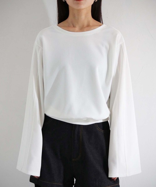 cheriella(シェリエラ)の「【cheriella】WEB限定カットジョーゼットバックデザインプルオーバー(Tシャツ/カットソー・レディース・ブラック/オフホワイト/ブルー・M)」の4枚目の写真