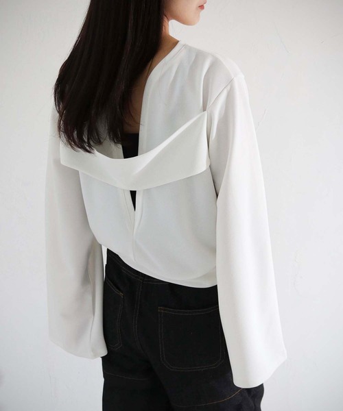 cheriella(シェリエラ)の「【cheriella】WEB限定カットジョーゼットバックデザインプルオーバー(Tシャツ/カットソー・レディース・ブラック/オフホワイト/ブルー・M)」の6枚目の写真