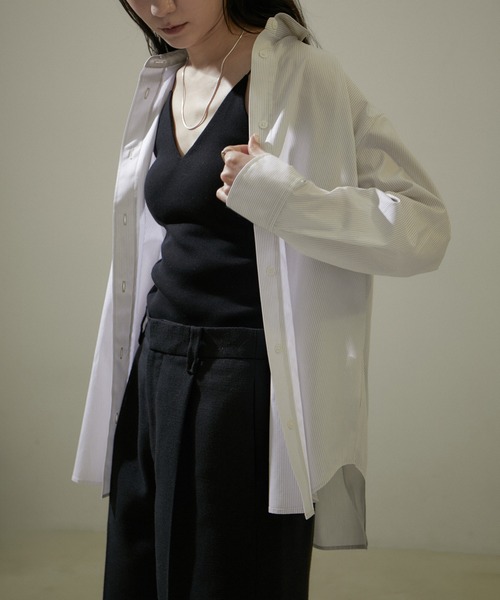 SALON adam et rope'（サロン アダム エ ロペ）の「コットンリブカップ付きVネックキャミソール（キャミソール・レディース・ブラック/ホワイト・FREE）」の17枚目の写真