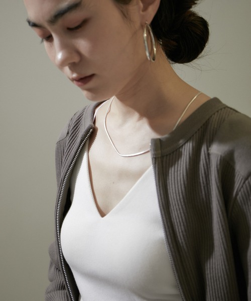 SALON adam et rope'（サロン アダム エ ロペ）の「コットンリブカップ付きVネックキャミソール（キャミソール・レディース・ブラック/ホワイト・FREE）」の16枚目の写真