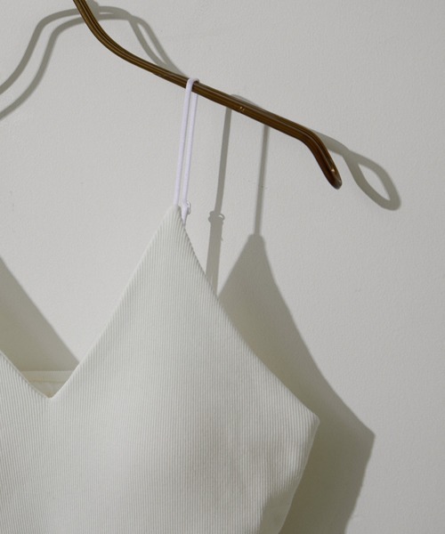 SALON adam et rope'（サロン アダム エ ロペ）の「コットンリブカップ付きVネックキャミソール（キャミソール・レディース・ブラック/ホワイト・FREE）」の21枚目の写真