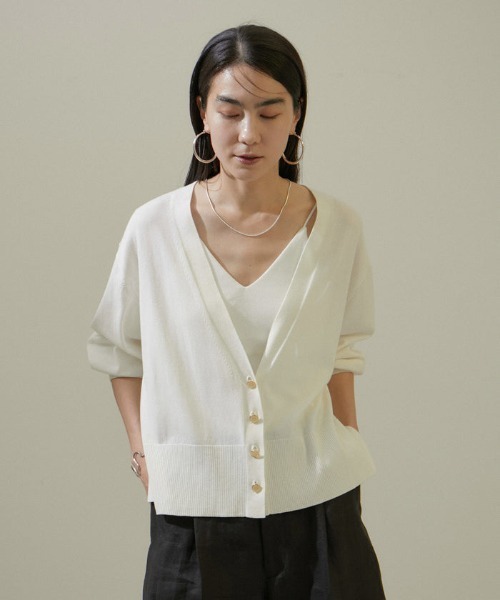 SALON adam et rope'（サロン アダム エ ロペ）の「コットンリブカップ付きVネックキャミソール（キャミソール・レディース・ブラック/ホワイト・FREE）」の13枚目の写真