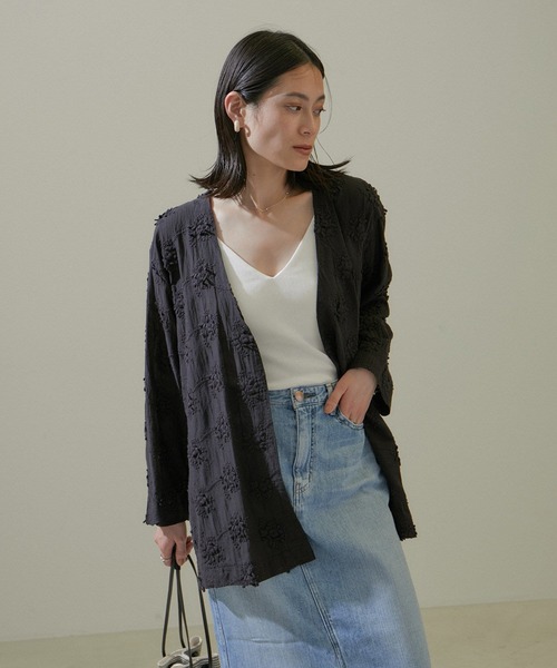 SALON adam et rope'（サロン アダム エ ロペ）の「コットンリブカップ付きVネックキャミソール（キャミソール・レディース・ブラック/ホワイト・FREE）」の12枚目の写真