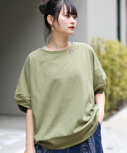 チチカカ(チチカカ)の「ドルマンコクーン刺繍プルオーバー(Tシャツ/カットソー・レディース・ベージュ/ブラック/カーキ/ターコイズブルー・FREE)」の1枚目の写真