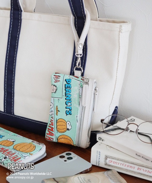 LEPSIM(レプシィム)の「【PEANUTS】コミックコインケース 996634(コインケース・レディース・アイボリー/ブラック・ONE SIZE)」の1枚目の写真