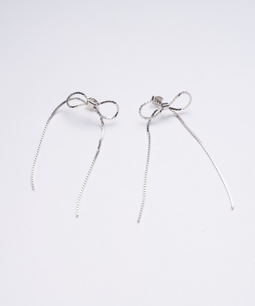 one after another NICE CLAUP（ワンアフターアナザーナイスクラップ）の「リボンピアス/イヤリング（イヤリング・レディース・ゴールド/シルバー/シルバー系その他/ゴールド系その他・FREE）」の2枚目の写真