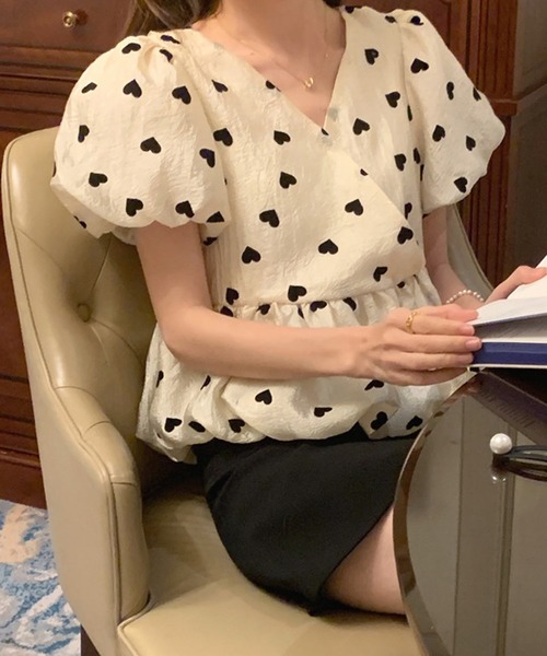 Twinkle;pm(トゥインクルピーエム)の「パフスリーブハート柄ペプラムブラウス(シャツ/ブラウス・レディース・ホワイト×ブラック・SMALL/MEDIUM/LARGE/X-LARGE)」の5枚目の写真