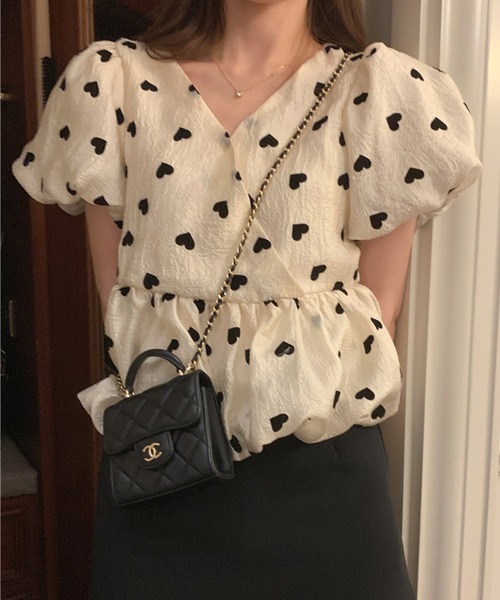 Twinkle;pm(トゥインクルピーエム)の「パフスリーブハート柄ペプラムブラウス(シャツ/ブラウス・レディース・ホワイト×ブラック・SMALL/MEDIUM/LARGE/X-LARGE)」の9枚目の写真