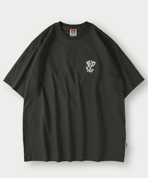 BEN DAVIS(ベンデイビス)の「【BENDAVIS/ベンデイビス】BEN SMOKING TV TEE/BDブランドイニシャルTシャツ/バックプリント/オーバーサイズ(Tシャツ/カットソー・メンズ・マスタード/グリーン/チャコールグレー/ホワイト・M/L/XL)」の5枚目の写真