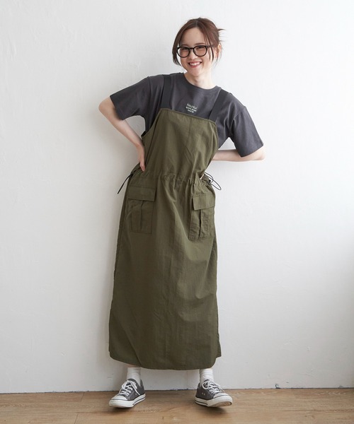 LBC（エルビーシー）の「ナイロンワークジャンスカ（ワンピース・レディース・ダークオリーブ/ブラック・M）」の2枚目の写真
