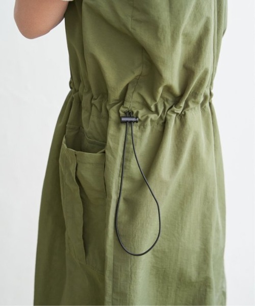 LBC（エルビーシー）の「ナイロンワークジャンスカ（ワンピース・レディース・ダークオリーブ/ブラック・M）」の5枚目の写真