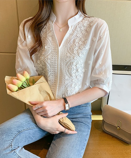 Pittok(ピットク)の「立体刺繍小花柄プルオーバーブラウス(シャツ/ブラウス・レディース・ホワイト系その他/ホワイト系その他2・M/L)」の5枚目の写真