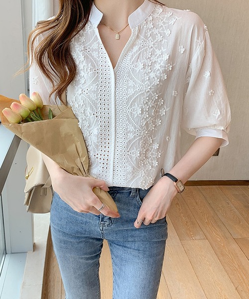 Pittok(ピットク)の「立体刺繍小花柄プルオーバーブラウス(シャツ/ブラウス・レディース・ホワイト系その他/ホワイト系その他2・M/L)」の10枚目の写真