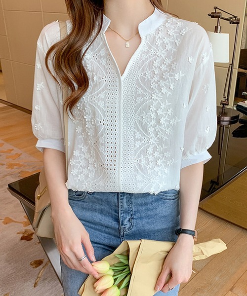 Pittok(ピットク)の「立体刺繍小花柄プルオーバーブラウス(シャツ/ブラウス・レディース・ホワイト系その他/ホワイト系その他2・M/L)」の11枚目の写真