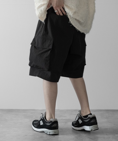 RUUBON（ルーボン）の「【RUUBON】water repellent half cargo pants / 撥水ハーフカーゴパンツ（カーゴパンツ・メンズ・カーキ/ブラック・L/M/S）」の2枚目の写真