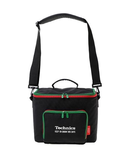 Manhattan Portage（マンハッタンポーテージ）の「Groove Record Bag Technics（ショルダーバッグ・メンズ・ブラック・LARGE）」の3枚目の写真