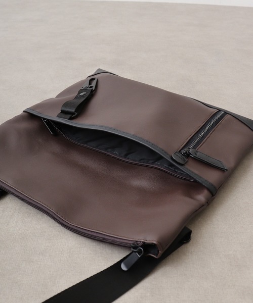 セール】w*lt(ｳｫﾙﾄ) キーフック付き2WAY口折れショルダー