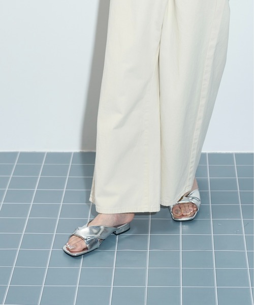 THE YOn（ザヨン）の「ノットフラットサンダル（サンダル・レディース・ブラック/アイボリー/シルバー/ゴールド・36/38/37）」の14枚目の写真