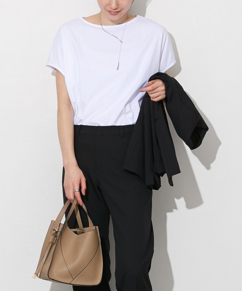 slattgir（スラットジール）の「高身長　ONにもOFFにも使えるキレイ見えドルマンスリーブカットソー（トールサイズ）（Tシャツ/カットソー・レディース・ベージュ/ブラック/オフホワイト/ミント・3L/4L/5L/LL/M/L）」の5枚目の写真