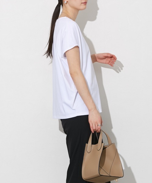 slattgir（スラットジール）の「高身長　ONにもOFFにも使えるキレイ見えドルマンスリーブカットソー（トールサイズ）（Tシャツ/カットソー・レディース・ベージュ/ブラック/オフホワイト/ミント・3L/4L/5L/LL/M/L）」の8枚目の写真