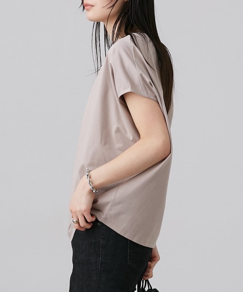 slattgir（スラットジール）の「高身長　ONにもOFFにも使えるキレイ見えドルマンスリーブカットソー（トールサイズ）（Tシャツ/カットソー・レディース・ベージュ/ブラック/オフホワイト/ミント・3L/4L/5L/LL/M/L）」の22枚目の写真