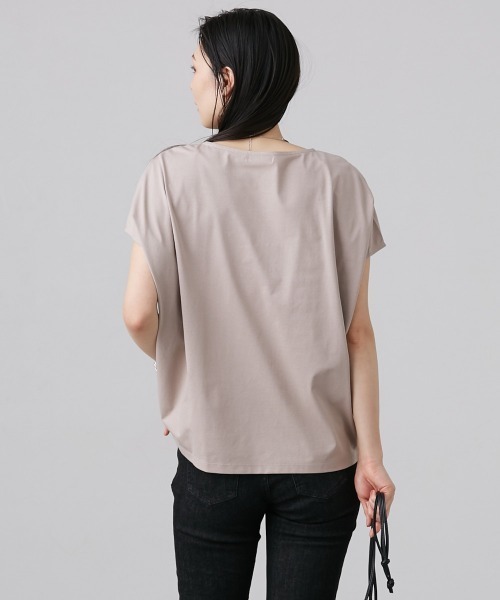 slattgir（スラットジール）の「高身長　ONにもOFFにも使えるキレイ見えドルマンスリーブカットソー（トールサイズ）（Tシャツ/カットソー・レディース・ベージュ/ブラック/オフホワイト/ミント・3L/4L/5L/LL/M/L）」の21枚目の写真