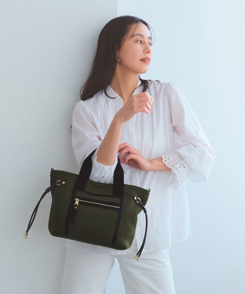 TREASURE TOPKAPI(トレジャートプカピ)の「【TREASURE TOPKAPI】ネオプレン フロントポケット 2way ショルダー付き ミニトートバッグ(トートバッグ・レディース・ブラック/グレー/クリーム/ネイビー/カーキ・FREE)」の4枚目の写真