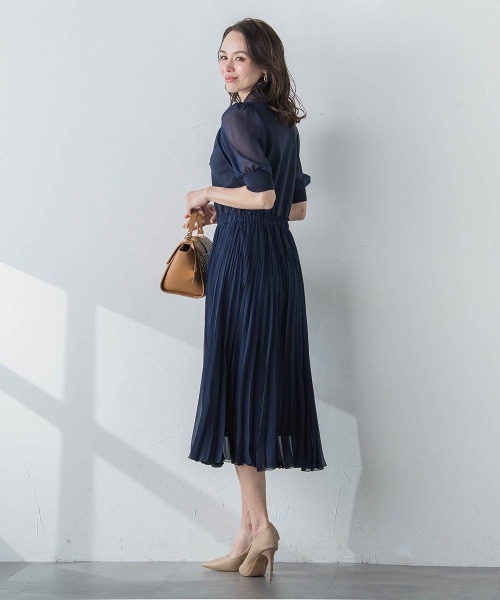 Viaggio Blu(ビアッジョブルー)の「ドッキングプリーツワンピース≪手洗い可能≫(ワンピース・レディース・ライトブルー/ネイビー/ベージュ・M/S/L)」の12枚目の写真