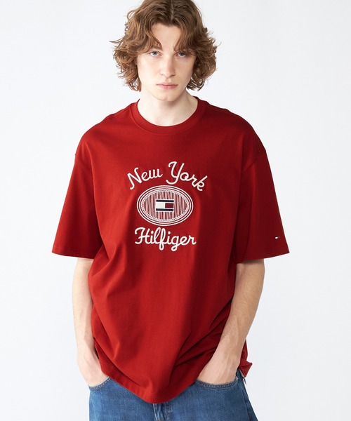 TOMMY HILFIGER(トミーヒルフィガー)の「ニューヨーククレストTシャツ(Tシャツ/カットソー・メンズ・レッド/ホワイト・X-LARGE/MEDIUM/SMALL/LARGE)」の1枚目の写真