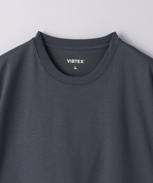 UNITED ARROWS（ユナイテッドアローズ）の「【別注】＜VIBTEX＞クルーネック Tシャツ-抗菌・防臭-（Tシャツ/カットソー・メンズ・ホワイト/ブラック/ダークグレー・S/M/L）」の16枚目の写真