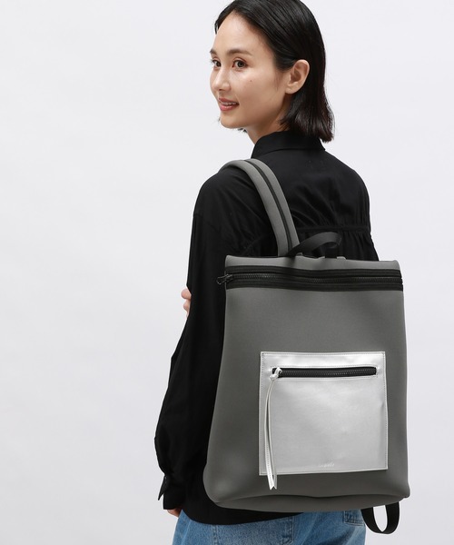 LAKOLE（ラコレ）の「ネオプレーンフェイクレザーリュック