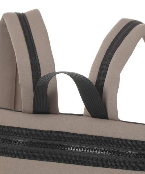 LAKOLE(ラコレ)の「ネオプレーンフェイクレザーリュック / 139096(バックパック/リュック・レディース・サンドグレー/ブラック/グレー/ネイビー/チャコール・FREE)」の16枚目の写真