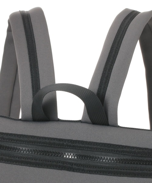 LAKOLE(ラコレ)の「ネオプレーンフェイクレザーリュック / 139096(バックパック/リュック・レディース・サンドグレー/ブラック/グレー/ネイビー/チャコール・FREE)」の14枚目の写真