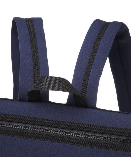 LAKOLE(ラコレ)の「ネオプレーンフェイクレザーリュック / 139096(バックパック/リュック・レディース・サンドグレー/ブラック/グレー/ネイビー/チャコール・FREE)」の8枚目の写真