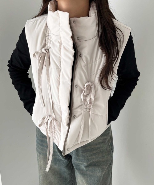 nelliy.(ネルリー)の「リボンフェイクダウンベスト(ダウンベスト・レディース・アイボリー/ブラック・MEDIUM/LARGE)」の9枚目の写真