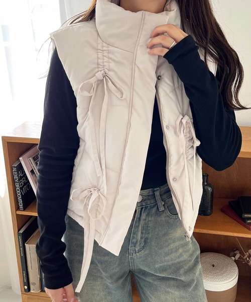nelliy.(ネルリー)の「リボンフェイクダウンベスト(ダウンベスト・レディース・アイボリー/ブラック・MEDIUM/LARGE)」の13枚目の写真