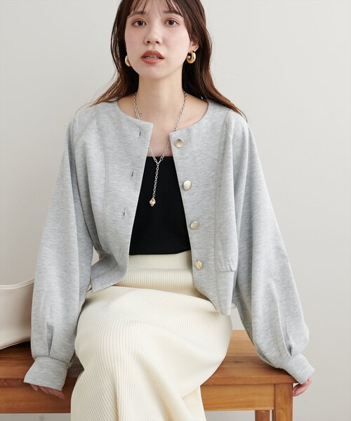 natural couture(ナチュラルクチュール)の「金釦ノーカラーダンボールブルゾン(ブルゾン・レディース・ネイビー/オフホワイト/グレー/ブラック・FREE)」の4枚目の写真