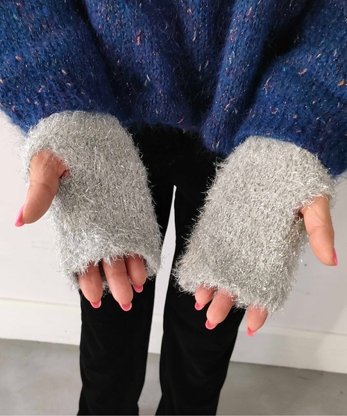 CONTROL FREAK / CTFK(コントロールフリーク)の「CONTROL FREAK(コントロールフリーク)ラメフェザーグローブ(手袋・レディース・ブラック/ベージュ/グレー・FREE)」の3枚目の写真